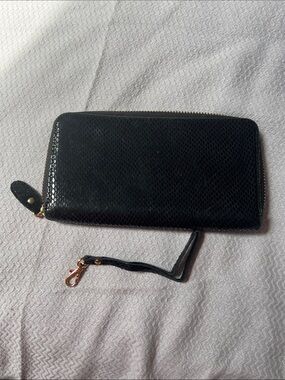 Maxine Couture black wallet NWOT